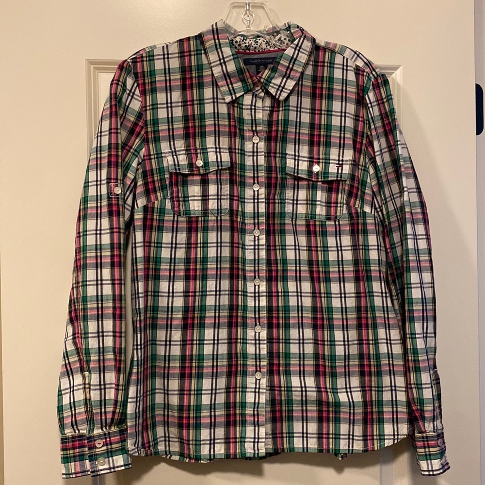 Women’s Tommy Hilfiger collared long sleeve buttoned down plaid shirt in L/G